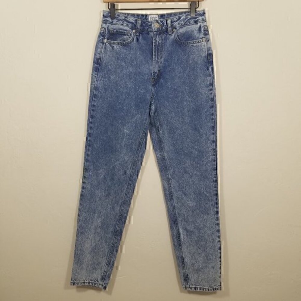 BDG Mom High Rise Jeans Size 28